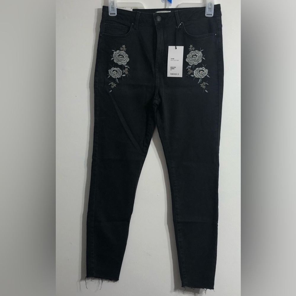 Denim jean pant high rise skinny front silver designed black for women. Size 29